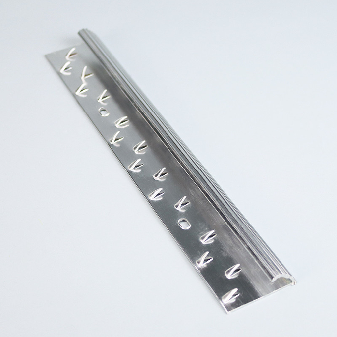 銀はアルミニウム金属のカーペットのエッジングの床タイルのトリムのグリッパー突き出た