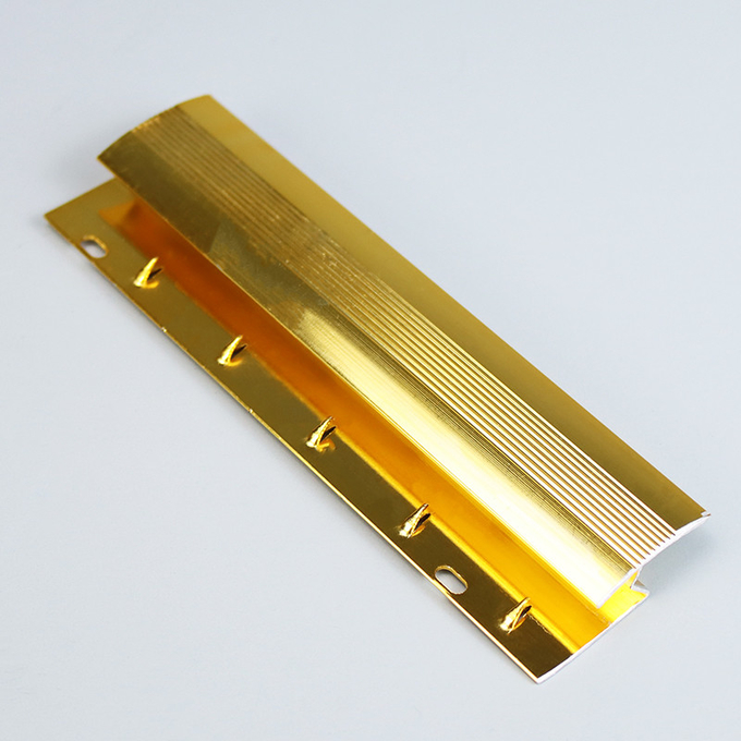 単一の列の釘のsmetalカーペットのエッジングのタイルのトリムのグリッパーが付いている金アルミニウム