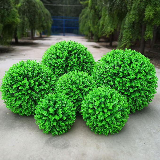 卸し売り掛かるのどはプラスチック人工的なBoxwoodの装飾刈り込み法の花の草の球を植える