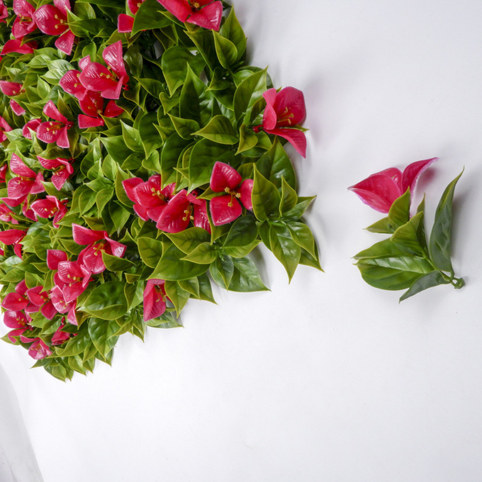 人工的なシダは混合された葉のパネルに芝生の人気の落ちた銘柄のパネルを去る