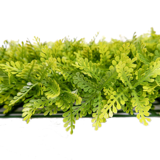 人工的な緑の壁掛けの装飾的な緑の葉の人工的な植物
