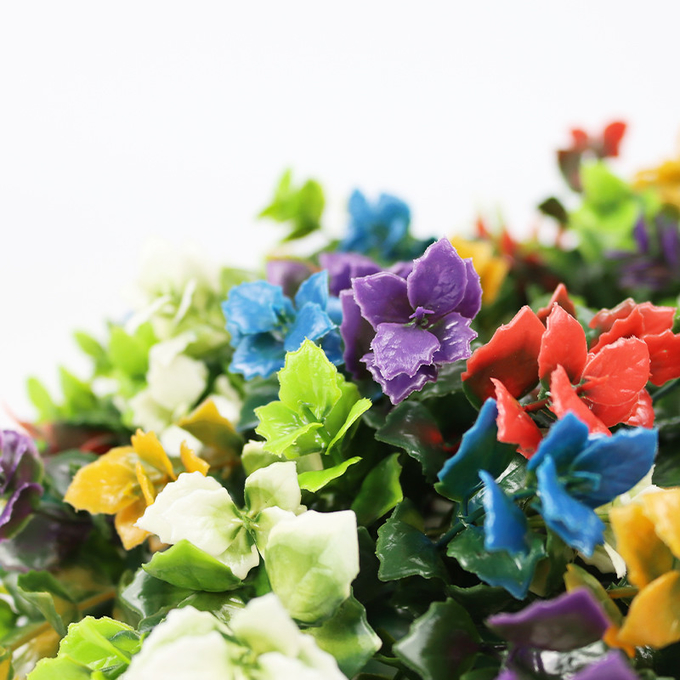 緑の花輪ののどのユーカリの植物の1ドル銀貨のユーカリは人工に去る